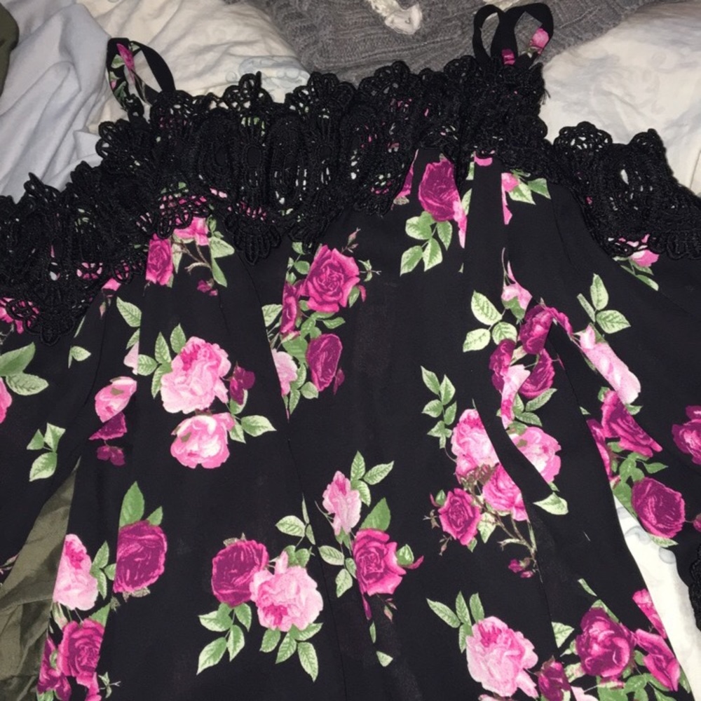 Black Lace Floral XS off the shoulder top!!